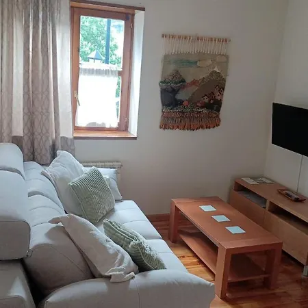 Pyros De Benas 公寓 *