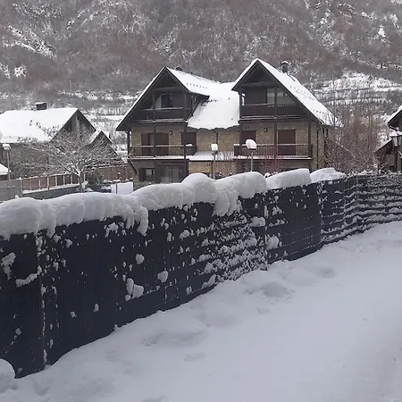 Pyros De Benas 公寓